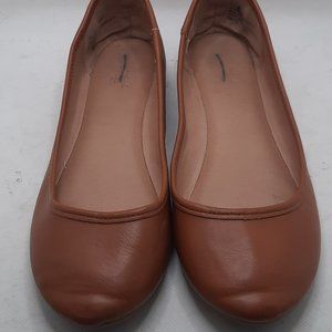 Universal Thread Tan Women's Flats Size 6.5W